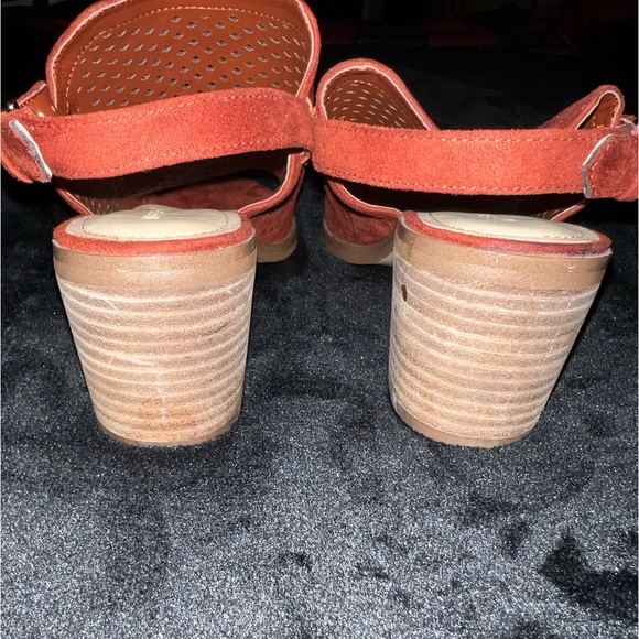 Marc Fisher Women's Brown and Red Sandals Size 8M Pre-owned. - Picture 9 of 10